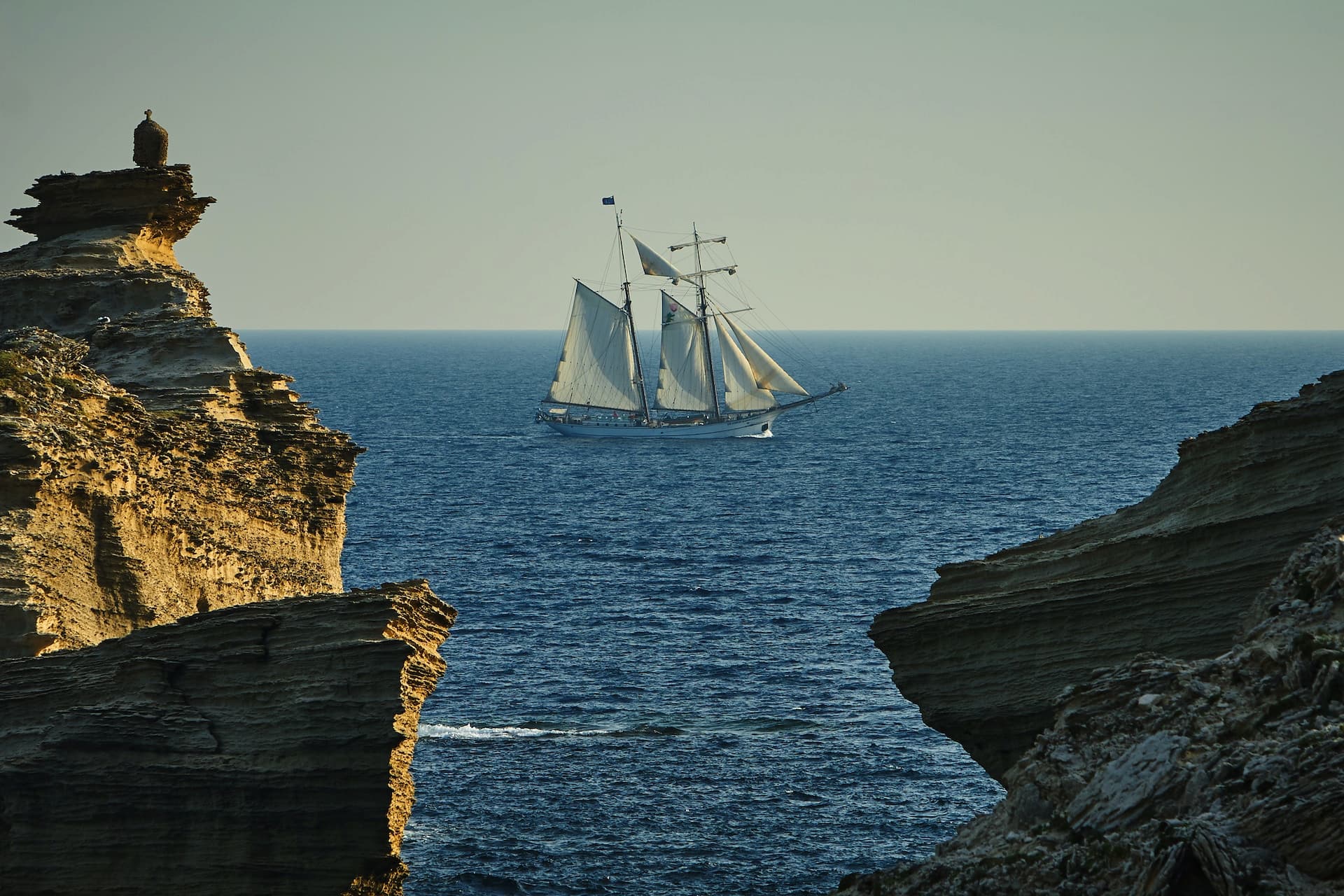 Sailing ship