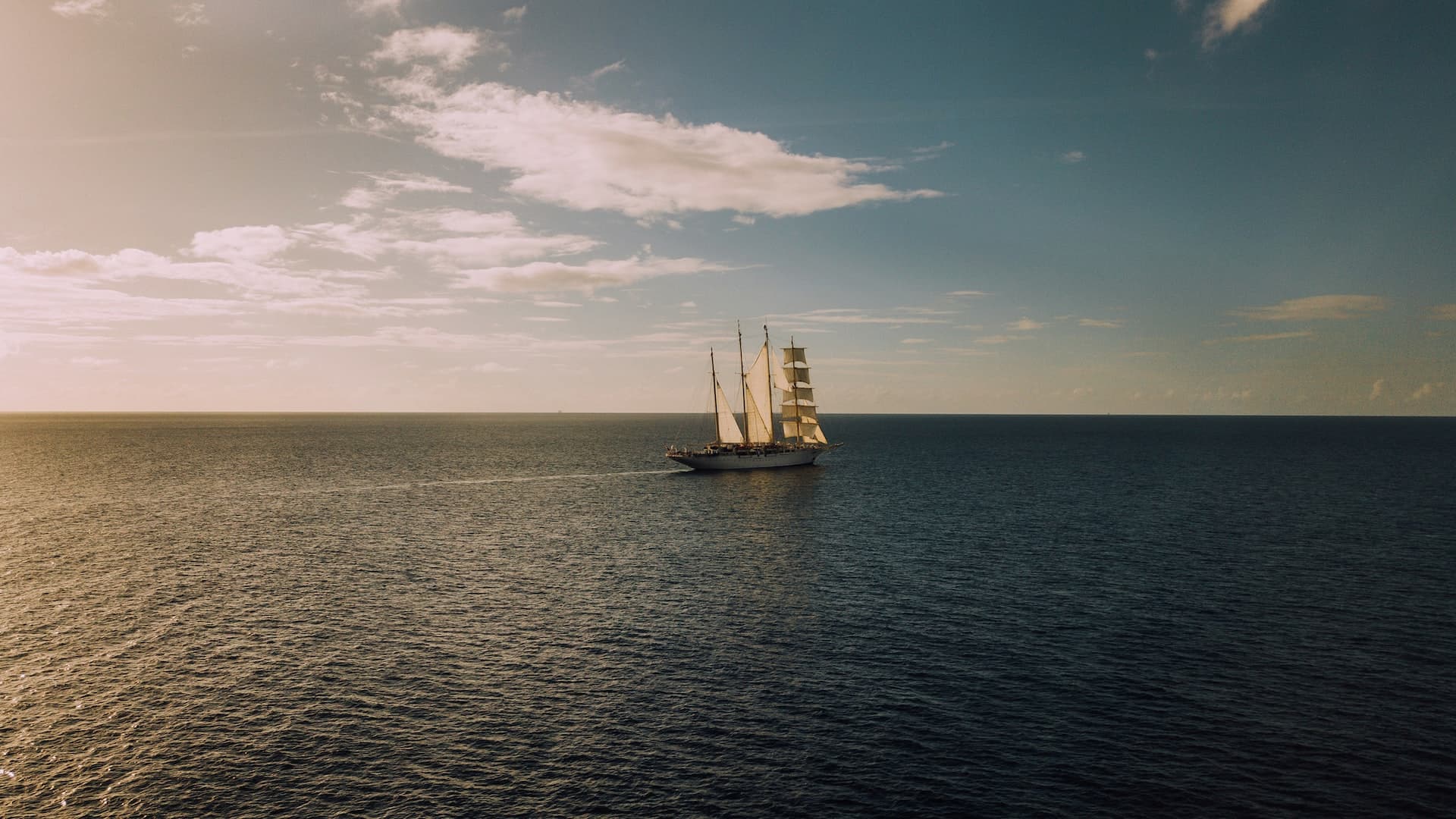 Sailing ship